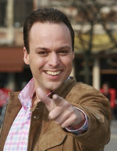 21-03-2007 SHOWBIZZ; FRANS BAUER 23 ECHTE KILO-S AFGEVALLEN EN IS EEN ANDER MENS GEWORDEN.Frans is via het Sonja Bakker dieet en veel te trainen en te sporten 23 kilo kwijt.Hij voelt zich herboren en verkeerd in een top conditie. Weekblad Prive ging met Frans en Mariska en paar dagen op stap en maakte de mooiste foto reportage. Het echte verhaal van Frans en Mariska en mooste foto-s morgen in uw Weekblad Prive.