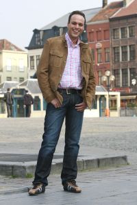 21-03-2007 SHOWBIZZ; FRANS BAUER 23 ECHTE KILO-S AFGEVALLEN EN IS EEN ANDER MENS GEWORDEN.Frans is via het Sonja Bakker dieet en veel te trainen en te sporten 23 kilo kwijt.Hij voelt zich herboren en verkeerd in een top conditie. Weekblad Prive ging met Frans en Mariska en paar dagen op stap en maakte de mooiste foto reportage. Het echte verhaal van Frans en Mariska en mooste foto-s morgen in uw Weekblad Prive.