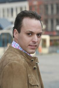 21-03-2007 SHOWBIZZ; FRANS BAUER 23 ECHTE KILO-S AFGEVALLEN EN IS EEN ANDER MENS GEWORDEN.Frans is via het Sonja Bakker dieet en veel te trainen en te sporten 23 kilo kwijt.Hij voelt zich herboren en verkeerd in een top conditie. Weekblad Prive ging met Frans en Mariska en paar dagen op stap en maakte de mooiste foto reportage. Het echte verhaal van Frans en Mariska en mooste foto-s morgen in uw Weekblad Prive.