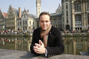 21-03-2007 SHOWBIZZ; FRANS BAUER 23 ECHTE KILO-S AFGEVALLEN EN IS EEN ANDER MENS GEWORDEN.Frans is via het Sonja Bakker dieet en veel te trainen en te sporten 23 kilo kwijt.Hij voelt zich herboren en verkeerd in een top conditie. Weekblad Prive ging met Frans en Mariska en paar dagen op stap en maakte de mooiste foto reportage. Het echte verhaal van Frans en Mariska en mooste foto-s morgen in uw Weekblad Prive.
