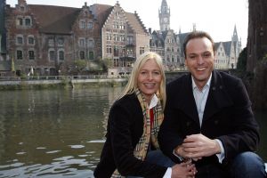 21-03-2007 SHOWBIZZ; FRANS BAUER 23 ECHTE KILO-S AFGEVALLEN EN IS EEN ANDER MENS GEWORDEN.Frans is via het Sonja Bakker dieet en veel te trainen en te sporten 23 kilo kwijt.Hij voelt zich herboren en verkeerd in een top conditie. Weekblad Prive ging met Frans en Mariska en paar dagen op stap en maakte de mooiste foto reportage. Het echte verhaal van Frans en Mariska en mooste foto-s morgen in uw Weekblad Prive.