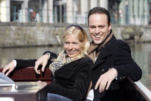 21-03-2007 SHOWBIZZ; FRANS BAUER 23 ECHTE KILO-S AFGEVALLEN EN IS EEN ANDER MENS GEWORDEN.Frans is via het Sonja Bakker dieet en veel te trainen en te sporten 23 kilo kwijt.Hij voelt zich herboren en verkeerd in een top conditie. Weekblad Prive ging met Frans en Mariska en paar dagen op stap en maakte de mooiste foto reportage. Het echte verhaal van Frans en Mariska en mooste foto-s morgen in uw Weekblad Prive.