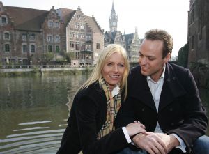 21-03-2007 SHOWBIZZ; FRANS BAUER 23 ECHTE KILO-S AFGEVALLEN EN IS EEN ANDER MENS GEWORDEN.Frans is via het Sonja Bakker dieet en veel te trainen en te sporten 23 kilo kwijt.Hij voelt zich herboren en verkeerd in een top conditie. Weekblad Prive ging met Frans en Mariska en paar dagen op stap en maakte de mooiste foto reportage. Het echte verhaal van Frans en Mariska en mooste foto-s morgen in uw Weekblad Prive.
