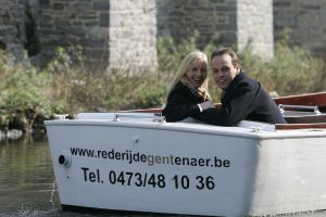 21-03-2007 SHOWBIZZ; FRANS BAUER 23 ECHTE KILO-S AFGEVALLEN EN IS EEN ANDER MENS GEWORDEN.Frans is via het Sonja Bakker dieet en veel te trainen en te sporten 23 kilo kwijt.Hij voelt zich herboren en verkeerd in een top conditie. Weekblad Prive ging met Frans en Mariska en paar dagen op stap en maakte de mooiste foto reportage. Het echte verhaal van Frans en Mariska en mooste foto-s morgen in uw Weekblad Prive.