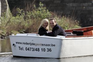 21-03-2007 SHOWBIZZ; FRANS BAUER 23 ECHTE KILO-S AFGEVALLEN EN IS EEN ANDER MENS GEWORDEN.Frans is via het Sonja Bakker dieet en veel te trainen en te sporten 23 kilo kwijt.Hij voelt zich herboren en verkeerd in een top conditie. Weekblad Prive ging met Frans en Mariska en paar dagen op stap en maakte de mooiste foto reportage. Het echte verhaal van Frans en Mariska en mooste foto-s morgen in uw Weekblad Prive.