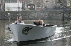 21-03-2007 SHOWBIZZ; FRANS BAUER 23 ECHTE KILO-S AFGEVALLEN EN IS EEN ANDER MENS GEWORDEN.Frans is via het Sonja Bakker dieet en veel te trainen en te sporten 23 kilo kwijt.Hij voelt zich herboren en verkeerd in een top conditie. Weekblad Prive ging met Frans en Mariska en paar dagen op stap en maakte de mooiste foto reportage. Het echte verhaal van Frans en Mariska en mooste foto-s morgen in uw Weekblad Prive.