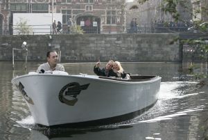 21-03-2007 SHOWBIZZ; FRANS BAUER 23 ECHTE KILO-S AFGEVALLEN EN IS EEN ANDER MENS GEWORDEN.Frans is via het Sonja Bakker dieet en veel te trainen en te sporten 23 kilo kwijt.Hij voelt zich herboren en verkeerd in een top conditie. Weekblad Prive ging met Frans en Mariska en paar dagen op stap en maakte de mooiste foto reportage. Het echte verhaal van Frans en Mariska en mooste foto-s morgen in uw Weekblad Prive.