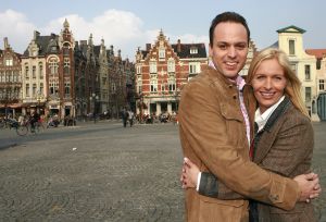21-03-2007 SHOWBIZZ; FRANS BAUER 23 ECHTE KILO-S AFGEVALLEN EN IS EEN ANDER MENS GEWORDEN.Frans is via het Sonja Bakker dieet en veel te trainen en te sporten 23 kilo kwijt.Hij voelt zich herboren en verkeerd in een top conditie. Weekblad Prive ging met Frans en Mariska en paar dagen op stap en maakte de mooiste foto reportage. Het echte verhaal van Frans en Mariska en mooste foto-s morgen in uw Weekblad Prive.