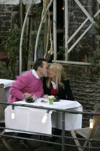 21-03-2007 SHOWBIZZ; FRANS BAUER 23 ECHTE KILO-S AFGEVALLEN EN IS EEN ANDER MENS GEWORDEN.Frans is via het Sonja Bakker dieet en veel te trainen en te sporten 23 kilo kwijt.Hij voelt zich herboren en verkeerd in een top conditie. Weekblad Prive ging met Frans en Mariska en paar dagen op stap en maakte de mooiste foto reportage. Het echte verhaal van Frans en Mariska en mooste foto-s morgen in uw Weekblad Prive.