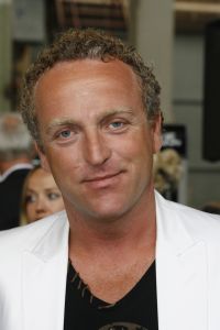 24-05-2007 SHOWBIZZ: MATTHIJS VAN NIEUWKERK HEEFT OOK EIGEN BLAD MET DE NAAM MATTHIJS. De Don Juan van Hilversum is hotter dan hot en daarom vondt Linda de Mol de tijd meer dan rijp om een eigen blad te maken van de omroep playboy Matthijs van Nieuwkerk.Volgens de vele media draagt hij straks ook de Televisierring 2007. Met veel succes presenteerde Matthijs het afgelopen seizoen Vara DE WERELD DRAAIT DOOR een tv programma dat de TELVISIER RING 2007 nauwelijks kan ontgaan.We zullen het waarschijnlijk gaan meemaken.
foto: Albert den Iseger.