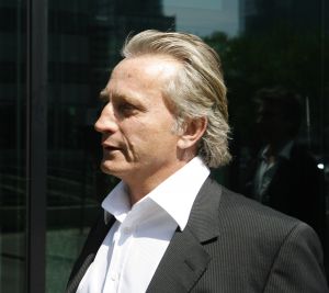 11-05-2007 SHOWBIZZ; HANS EN CONNY BREUKHOVEN WEER VOOR HET GERECHT IN AMSTERDAM. Het blijft komen en gaan naar het gerechtsgebouw te Amsterdam. Het ene kort geding is nog niet uitgesproken of het andere dient zich alweer aan. Drukke juridische tijden voor het showbizz paar.
foto: Albert den Iseger