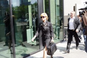 11-05-2007 SHOWBIZZ; HANS EN CONNY BREUKHOVEN WEER VOOR HET GERECHT IN AMSTERDAM. Het blijft komen en gaan naar het gerechtsgebouw te Amsterdam. Het ene kort geding is nog niet uitgesproken of het andere dient zich alweer aan. Drukke juridische tijden voor het showbizz paar.
foto: Albert den Iseger