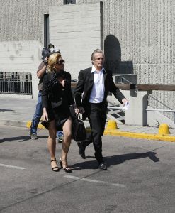 11-05-2007 SHOWBIZZ; HANS EN CONNY BREUKHOVEN WEER VOOR HET GERECHT IN AMSTERDAM. Het blijft komen en gaan naar het gerechtsgebouw te Amsterdam. Het ene kort geding is nog niet uitgesproken of het andere dient zich alweer aan. Drukke juridische tijden voor het showbizz paar.
foto: Albert den Iseger