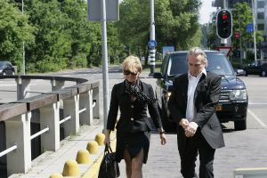 11-05-2007 SHOWBIZZ; HANS EN CONNY BREUKHOVEN WEER VOOR HET GERECHT IN AMSTERDAM. Het blijft komen en gaan naar het gerechtsgebouw te Amsterdam. Het ene kort geding is nog niet uitgesproken of het andere dient zich alweer aan. Drukke juridische tijden voor het showbizz paar.
foto: Albert den Iseger