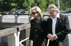 11-05-2007 SHOWBIZZ; HANS EN CONNY BREUKHOVEN WEER VOOR HET GERECHT IN AMSTERDAM. Het blijft komen en gaan naar het gerechtsgebouw te Amsterdam. Het ene kort geding is nog niet uitgesproken of het andere dient zich alweer aan. Drukke juridische tijden voor het showbizz paar.
foto: Albert den Iseger