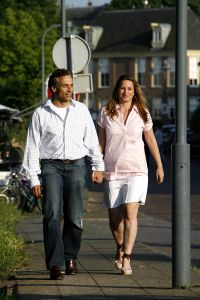 30-05-2007 SHOWBIZZ; ROBERT SCHOEMACHER EN CLAUDIA GAAN 7 JULI TROUWEN.Na een scheiding van 6 dagen is de liefde weer helemaal terug in huize Schoemacher en zelfs zo hevig dat het paar 7 juli a.s. gaan trouwen zo vermeld een showbizzwebsite. Nadat het servies van de Schoemachers er aan moest geloven heeft de liefde het toch overwonnen bij het meer dan gelukkige paar.
foto: Albert den Iseger.
