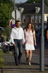 30-05-2007 SHOWBIZZ; ROBERT SCHOEMACHER EN CLAUDIA GAAN 7 JULI TROUWEN.Na een scheiding van 6 dagen is de liefde weer helemaal terug in huize Schoemacher en zelfs zo hevig dat het paar 7 juli a.s. gaan trouwen zo vermeld een showbizzwebsite. Nadat het servies van de Schoemachers er aan moest geloven heeft de liefde het toch overwonnen bij het meer dan gelukkige paar.
foto: Albert den Iseger.