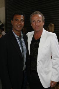 24-05-2007 SHOWBIZZ: MATTHIJS VAN NIEUWKERK HEEFT OOK EIGEN BLAD MET DE NAAM MATTHIJS. De Don Juan van Hilversum is hotter dan hot en daarom vondt Linda de Mol de tijd meer dan rijp om een eigen blad te maken van de omroep playboy Matthijs van Nieuwkerk.Volgens de vele media draagt hij straks ook de Televisierring 2007. Met veel succes presenteerde Matthijs het afgelopen seizoen Vara DE WERELD DRAAIT DOOR een tv programma dat de TELVISIER RING 2007 nauwelijks kan ontgaan.We zullen het waarschijnlijk gaan meemaken.
foto: Albert den Iseger.