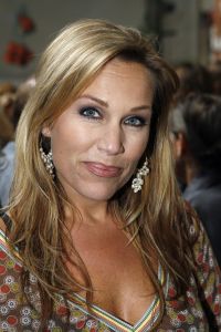 24-05-2007 SHOWBIZZ: MATTHIJS VAN NIEUWKERK HEEFT OOK EIGEN BLAD MET DE NAAM MATTHIJS. De Don Juan van Hilversum is hotter dan hot en daarom vondt Linda de Mol de tijd meer dan rijp om een eigen blad te maken van de omroep playboy Matthijs van Nieuwkerk.Volgens de vele media draagt hij straks ook de Televisierring 2007. Met veel succes presenteerde Matthijs het afgelopen seizoen Vara DE WERELD DRAAIT DOOR een tv programma dat de TELVISIER RING 2007 nauwelijks kan ontgaan.We zullen het waarschijnlijk gaan meemaken.
foto: Albert den Iseger.