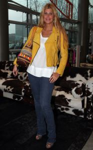 17-03-2008 SHOWBIZZ; DANI BLESS TOVERDE MET VELE KLEUREN OP MODESHOW IN EXPO AMSTERDAM. Dani Bless de styliste van vele bekende Nederlanders toverde met vele kleuren en creaties op haar voorjaarsmodeshow in Expo Amsterdam. Meer dan 50 jonge modellen showde een keur van bekende ontwerpers en niet alleen kleding maar ook bijzondere schoenen, tassen,shawls en sieraden. Het was weer een kleurig modefeestje en vele klanten van Dani waren ook aanwezig oa. Silvie Meis, Daniel Overgaag, Leontine Borsato, Nikki Plessen, Estelle Gullit en Jan en Monique des Bouvrie en vele anderen. 
foto: Albert den Iseger.