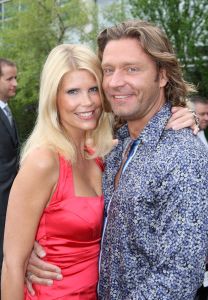 21-05-2009 SHOWBIZZ; COIFFURE AWARD 2009 EEN GALA EVENT IN DE AMSTERDAMSE RAI ELICIUM.
Een pracht van een evenement dat georganiseerd wederom door het Vakmagazine Coiffure en Schwarzkopf Proffessional. Vele bekende waren weer komen opdraven om waarschijnlijk de goed gevulde goodybag op het eind van de avond  weer mee naar huis toe te nemen. Gerard Joling ronde de avond af met spetterend optreden en vele kappers en kapsters gingen beladen met Awards na deze spannende avond richting huis.
foto: Albert den Iseger