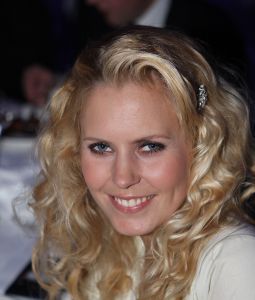 21-05-2009 SHOWBIZZ; COIFFURE AWARD 2009 EEN GALA EVENT IN DE AMSTERDAMSE RAI ELICIUM.
Een pracht van een evenement dat georganiseerd wederom door het Vakmagazine Coiffure en Schwarzkopf Proffessional. Vele bekende waren weer komen opdraven om waarschijnlijk de goed gevulde goodybag op het eind van de avond  weer mee naar huis toe te nemen. Gerard Joling ronde de avond af met spetterend optreden en vele kappers en kapsters gingen beladen met Awards na deze spannende avond richting huis.
foto: Albert den Iseger