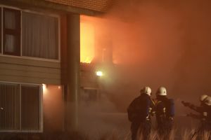 06-05-2009 NIEUWS: GROTE BRAND VERWOEST APPARTEMENTEN IN EGMOND AAN ZEE. Een felle uitslaande brand verwoeste diverse appartementen in de Kennedyflat aan de boulevard in Egmond aan zee. De brandweer werd gehinderd door de harde wind en de felle rookontwikkeling die plaatst vond.
Foto: Albert den Iseger06-05-2009 NIEUWS: GROTE BRAND VERWOEST APPARTEMENTEN IN EGMOND AAN ZEE. Een felle uitslaande brand verwoeste diverse appartementen in de Kennedyflat aan de boulevard in Egmond aan zee. De brandweer werd gehinderd door de harde wind en de felle rookontwikkeling die plaatst vond.
Foto: Albert den Iseger