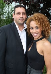 21-05-2009 SHOWBIZZ; COIFFURE AWARD 2009 EEN GALA EVENT IN DE AMSTERDAMSE RAI ELICIUM.
Een pracht van een evenement dat georganiseerd wederom door het Vakmagazine Coiffure en Schwarzkopf Proffessional. Vele bekende waren weer komen opdraven om waarschijnlijk de goed gevulde goodybag op het eind van de avond  weer mee naar huis toe te nemen. Gerard Joling ronde de avond af met spetterend optreden en vele kappers en kapsters gingen beladen met Awards na deze spannende avond richting huis.
foto: Albert den Iseger