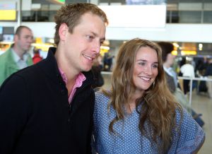 05-05-2009 SHOWBIZZ; LIEKE VAN LEXMOND EN MARK VAN EEUWEN ZIJN WEER TERUG UIT TANZANIA. Met koffers vol met speelgoed en kleding voor de kindertjes in Tanzania gingen Mark en Lieke naar een Afrikaanse lokatie om daar ter plekke diverse projecten te bekijken van Malaika Kids. Lieke heeft heel veel film gemaakt ter plekke die we ongetwijfeld een dezer dagen te zien krijgen.
foto: Albert den Iseger