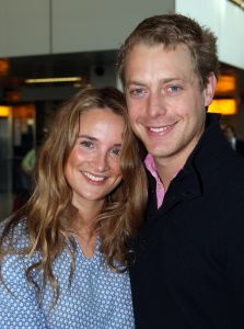 05-05-2009 SHOWBIZZ; LIEKE VAN LEXMOND EN MARK VAN EEUWEN ZIJN WEER TERUG UIT TANZANIA. Met koffers vol met speelgoed en kleding voor de kindertjes in Tanzania gingen Mark en Lieke naar een Afrikaanse lokatie om daar ter plekke diverse projecten te bekijken van Malaika Kids. Lieke heeft heel veel film gemaakt ter plekke die we ongetwijfeld een dezer dagen te zien krijgen.
foto: Albert den Iseger