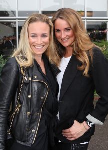 21-05-2009 SHOWBIZZ; COIFFURE AWARD 2009 EEN GALA EVENT IN DE AMSTERDAMSE RAI ELICIUM.
Een pracht van een evenement dat georganiseerd wederom door het Vakmagazine Coiffure en Schwarzkopf Proffessional. Vele bekende waren weer komen opdraven om waarschijnlijk de goed gevulde goodybag op het eind van de avond  weer mee naar huis toe te nemen. Gerard Joling ronde de avond af met spetterend optreden en vele kappers en kapsters gingen beladen met Awards na deze spannende avond richting huis.
foto: Albert den Iseger