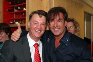 14-05-2009 SHOWBIZZ; OPENING VAN STRAND CLU BRIES TE NOORDWIJK AAN ZEE. Louis van Gaal opende voor de gebroeders van de Berg een nieuwe strand club genaamd Bries.
foto: Albert den Iseger.