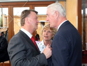 14-05-2009 SHOWBIZZ; OPENING VAN STRAND CLU BRIES TE NOORDWIJK AAN ZEE. Louis van Gaal opende voor de gebroeders van de Berg een nieuwe strand club genaamd Bries.
foto: Albert den Iseger.