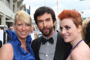 21-05-2009 SHOWBIZZ; COIFFURE AWARD 2009 EEN GALA EVENT IN DE AMSTERDAMSE RAI ELICIUM.
Een pracht van een evenement dat georganiseerd wederom door het Vakmagazine Coiffure en Schwarzkopf Proffessional. Vele bekende waren weer komen opdraven om waarschijnlijk de goed gevulde goodybag op het eind van de avond  weer mee naar huis toe te nemen. Gerard Joling ronde de avond af met spetterend optreden en vele kappers en kapsters gingen beladen met Awards na deze spannende avond richting huis.
foto: Albert den Iseger