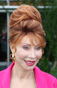 21-05-2009 SHOWBIZZ; COIFFURE AWARD 2009 EEN GALA EVENT IN DE AMSTERDAMSE RAI ELICIUM.
Een pracht van een evenement dat georganiseerd wederom door het Vakmagazine Coiffure en Schwarzkopf Proffessional. Vele bekende waren weer komen opdraven om waarschijnlijk de goed gevulde goodybag op het eind van de avond  weer mee naar huis toe te nemen. Gerard Joling ronde de avond af met spetterend optreden en vele kappers en kapsters gingen beladen met Awards na deze spannende avond richting huis.
foto: Albert den Iseger