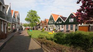 26-04-2009 SHOWBIZZ; MONIQUE SMIT KOOPT HUIS IN MOOISTE HOFJE VAN VOLENDAM.
foto: Albert den Iseger