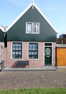 26-04-2009 SHOWBIZZ; MONIQUE SMIT KOOPT HUIS IN MOOISTE HOFJE VAN VOLENDAM.
foto: Albert den Iseger