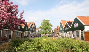 26-04-2009 SHOWBIZZ; MONIQUE SMIT KOOPT HUIS IN MOOISTE HOFJE VAN VOLENDAM.
foto: Albert den Iseger