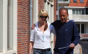 01-05-2009 SHOIWBIZZ; RON BOSZHARD WOONT AL SAMEN MET ZIJN NWE LIEFDE EMILIE. Ron Boszhard 45 woont nu samen met zijn nieuwe liefde Emilie 28 in Landsmeer.
foto: Albert den Iseger.