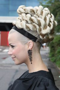 21-05-2009 SHOWBIZZ; COIFFURE AWARD 2009 EEN GALA EVENT IN DE AMSTERDAMSE RAI ELICIUM.
Een pracht van een evenement dat georganiseerd wederom door het Vakmagazine Coiffure en Schwarzkopf Proffessional. Vele bekende waren weer komen opdraven om waarschijnlijk de goed gevulde goodybag op het eind van de avond  weer mee naar huis toe te nemen. Gerard Joling ronde de avond af met spetterend optreden en vele kappers en kapsters gingen beladen met Awards na deze spannende avond richting huis.
foto: Albert den Iseger