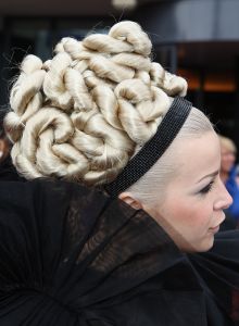 21-05-2009 SHOWBIZZ; COIFFURE AWARD 2009 EEN GALA EVENT IN DE AMSTERDAMSE RAI ELICIUM.
Een pracht van een evenement dat georganiseerd wederom door het Vakmagazine Coiffure en Schwarzkopf Proffessional. Vele bekende waren weer komen opdraven om waarschijnlijk de goed gevulde goodybag op het eind van de avond  weer mee naar huis toe te nemen. Gerard Joling ronde de avond af met spetterend optreden en vele kappers en kapsters gingen beladen met Awards na deze spannende avond richting huis.
foto: Albert den Iseger
