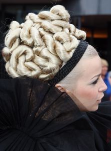21-05-2009 SHOWBIZZ; COIFFURE AWARD 2009 EEN GALA EVENT IN DE AMSTERDAMSE RAI ELICIUM.
Een pracht van een evenement dat georganiseerd wederom door het Vakmagazine Coiffure en Schwarzkopf Proffessional. Vele bekende waren weer komen opdraven om waarschijnlijk de goed gevulde goodybag op het eind van de avond  weer mee naar huis toe te nemen. Gerard Joling ronde de avond af met spetterend optreden en vele kappers en kapsters gingen beladen met Awards na deze spannende avond richting huis.
foto: Albert den Iseger