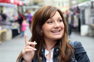 15-05-2010 SHOWBIZZ; SIENEKE IS KLAAR VOOR OSLO MAAR HEEFT OOK EEN PROBLEEM. Sieneke is klaar voor Oslo en heeft haar laatste boodschapjes al gedaan om straks te gaan stralen in Oslo. Wij gingen met Sieneke mee haar laatste inkopen doen. Een paar dagen later bleek echter dat Sieneke een groot probleem had met haar stembanden en bezocht een KNO arts in het Rotterdamse  IKAZIA Ziekenhuis. Het bleek om een knobbeltje te gaan op haar stembanden aldus haar management.De arts is er druk mee bezig om Sieneke beter te krijgen voordat ze a.s maandag naar Oslo toe vliegt.
foto: Albert den Iseger