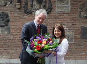 15-05-2010 SHOWBIZZ; SIENEKE IS KLAAR VOOR OSLO MAAR HEEFT OOK EEN PROBLEEM. Sieneke is klaar voor Oslo en heeft haar laatste boodschapjes al gedaan om straks te gaan stralen in Oslo. Wij gingen met Sieneke mee haar laatste inkopen doen. Een paar dagen later bleek echter dat Sieneke een groot probleem had met haar stembanden en bezocht een KNO arts in het Rotterdamse  IKAZIA Ziekenhuis. Het bleek om een knobbeltje te gaan op haar stembanden aldus haar management.De arts is er druk mee bezig om Sieneke beter te krijgen voordat ze a.s maandag naar Oslo toe vliegt.
foto: Albert den Iseger