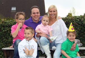 15-05-2010 SHOWBIZZ; LUCAS BAUER 1 JAAR OUD DUS FEEST BIJ DE BAUERS. Lucas Bauer werd i1 jaar oud dus was het groot feest bij de Bauers thuis. Prive was uitgenodigd en wij vierde het feest mee.
foto: Albert den Iseger.