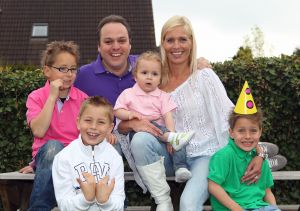 15-05-2010 SHOWBIZZ; LUCAS BAUER 1 JAAR OUD DUS FEEST BIJ DE BAUERS. Lucas Bauer werd i1 jaar oud dus was het groot feest bij de Bauers thuis. Prive was uitgenodigd en wij vierde het feest mee.
foto: Albert den Iseger.