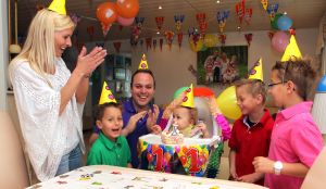 15-05-2010 SHOWBIZZ; LUCAS BAUER 1 JAAR OUD DUS FEEST BIJ DE BAUERS. Lucas Bauer werd i1 jaar oud dus was het groot feest bij de Bauers thuis. Prive was uitgenodigd en wij vierde het feest mee.
foto: Albert den Iseger.