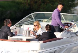 21-05-2010 SHOWBIZZ; MILIKA PETERZON EN JURGEN SMIT TROUWEN IN VOORJAAR 2011. Ze zijn inmiddels 4 jaar samen en bewonen nu een prachtig huis aan de Vecht.Hebben een pracht van een nieuw leven in hun huis, hun jongste telg hond BOB dus is het tijd om dan ook maar eens te gaan trouwen.En dat gebeurt dus volgend jaar.
foto: Albert den Iseger