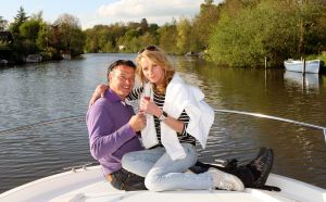 21-05-2010 SHOWBIZZ; MILIKA PETERZON EN JURGEN SMIT TROUWEN IN VOORJAAR 2011. Ze zijn inmiddels 4 jaar samen en bewonen nu een prachtig huis aan de Vecht.Hebben een pracht van een nieuw leven in hun huis, hun jongste telg hond BOB dus is het tijd om dan ook maar eens te gaan trouwen.En dat gebeurt dus volgend jaar.
foto: Albert den Iseger
