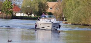 21-05-2010 SHOWBIZZ; MILIKA PETERZON EN JURGEN SMIT TROUWEN IN VOORJAAR 2011. Ze zijn inmiddels 4 jaar samen en bewonen nu een prachtig huis aan de Vecht.Hebben een pracht van een nieuw leven in hun huis, hun jongste telg hond BOB dus is het tijd om dan ook maar eens te gaan trouwen.En dat gebeurt dus volgend jaar.
foto: Albert den Iseger
